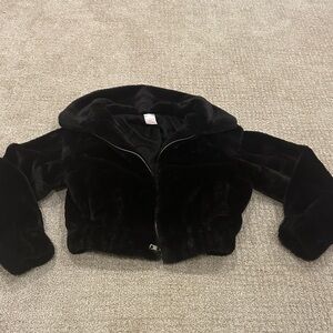 No Boundaries Womens Black Faux Fur crop Jacket